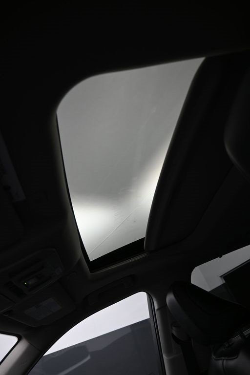 Certified 2023 Toyota Highlander XLE image 18