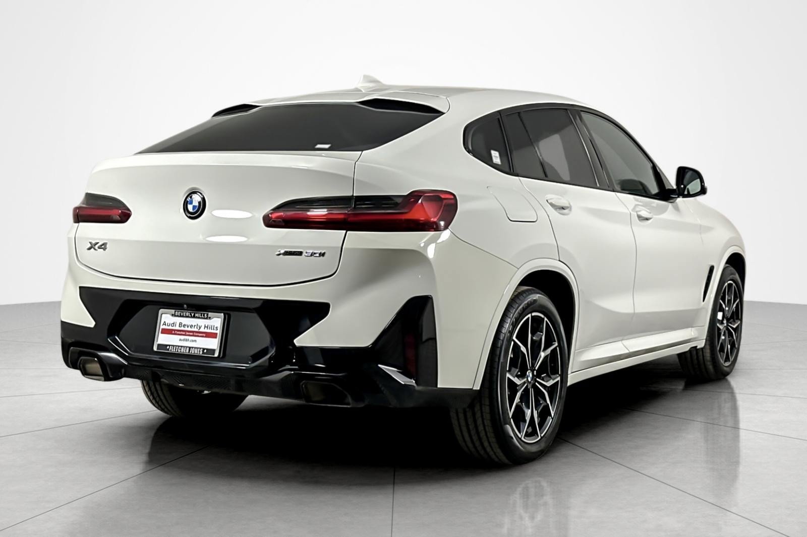Used 2023 BMW X4 xDrive30i w/ M Sport Package AWD/4WD image 5