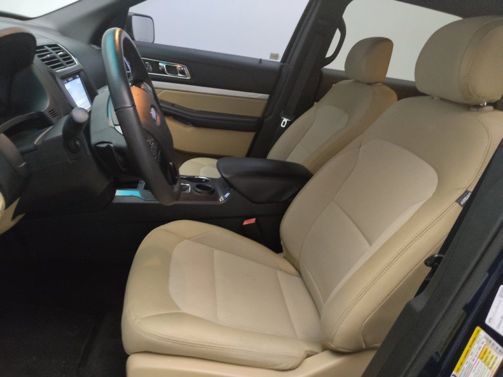 Used 2017 Ford Explorer XLT w/ Equipment Group 201A FWD image 17