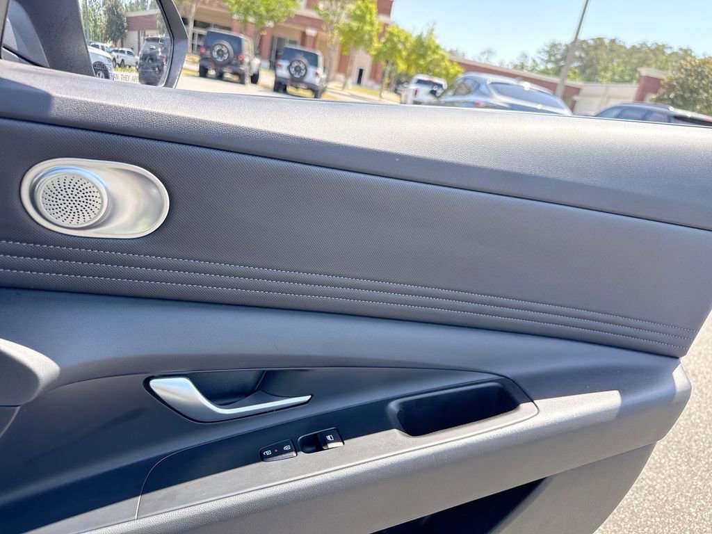 Used 2024 Hyundai Elantra SEL w/ Convenience Package image 24