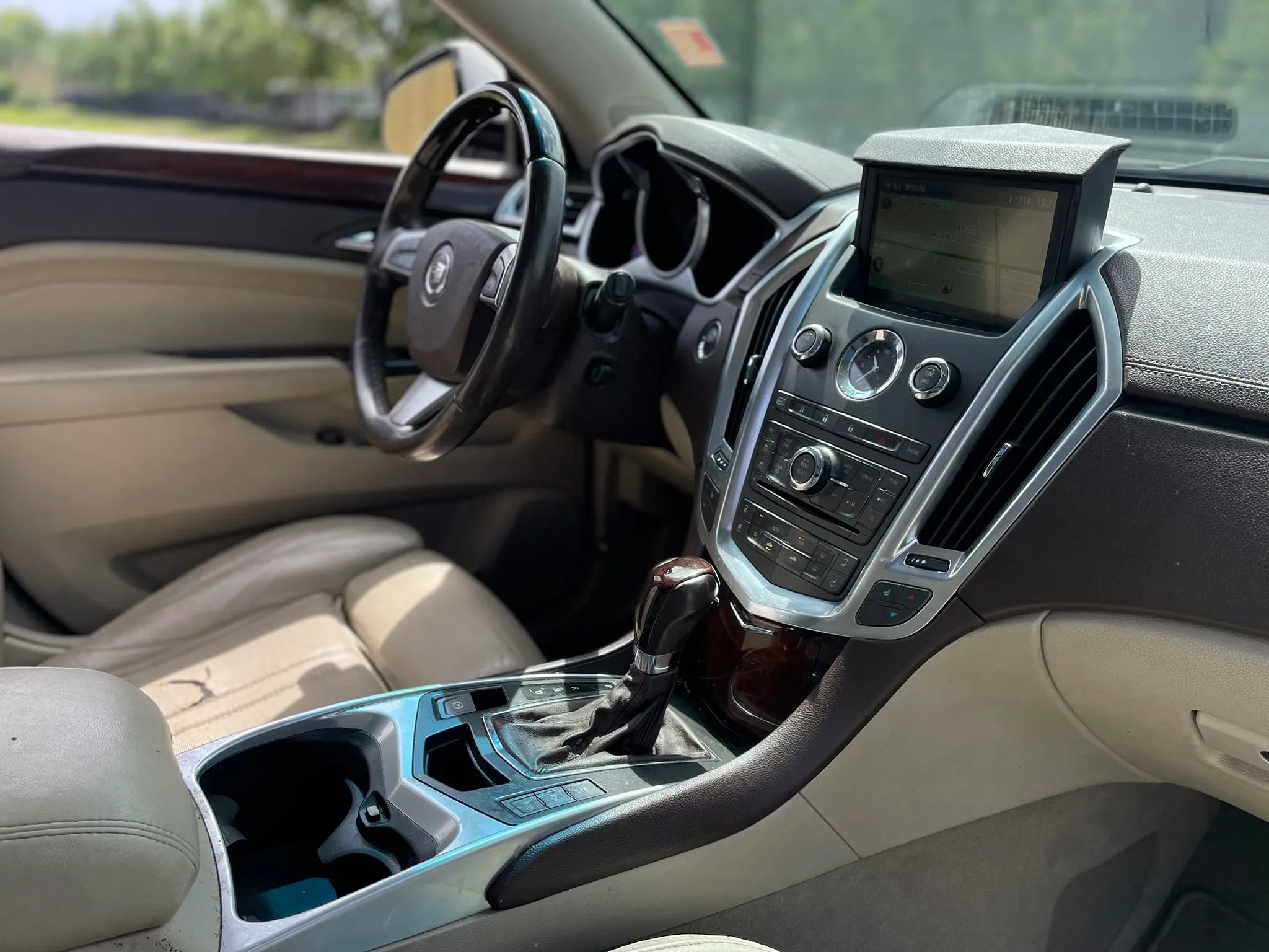 Used 2012 Cadillac SRX Luxury image 18