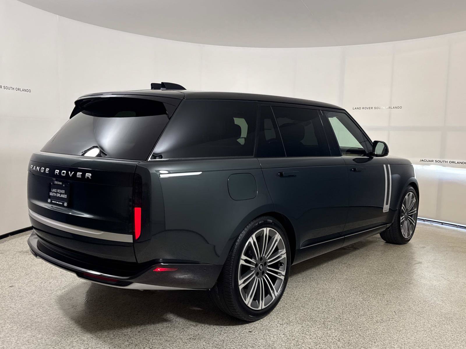 Used 2025 Land Rover Range Rover Long Wheelbase Autobiography AWD/4WD image 5