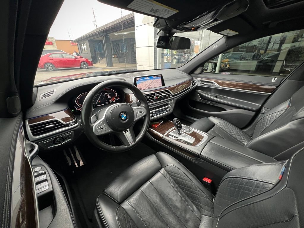 Used 2020 BMW 750i xDrive w/ M Sport Package AWD/4WD image 2