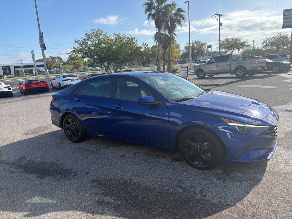 Used 2021 Hyundai Elantra SEL w/ Convenience Package image 3