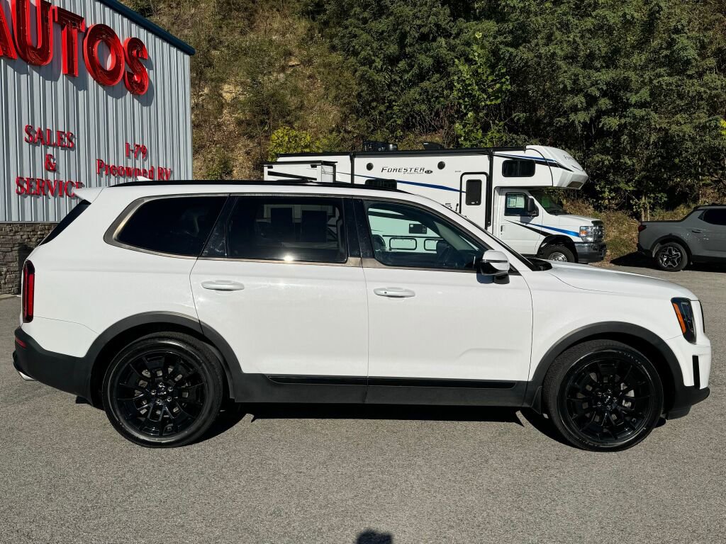 Used 2022 Kia Telluride SX w/ Nightfall Edition Package image 8