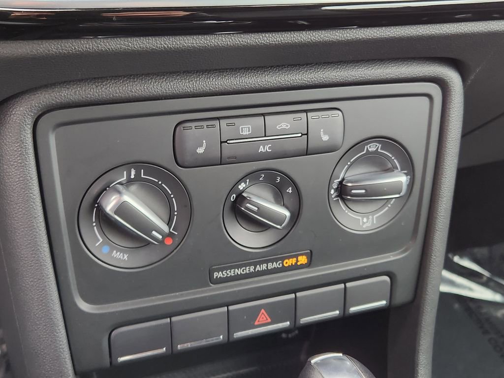 Used 2013 Volkswagen Beetle 2.5 image 20