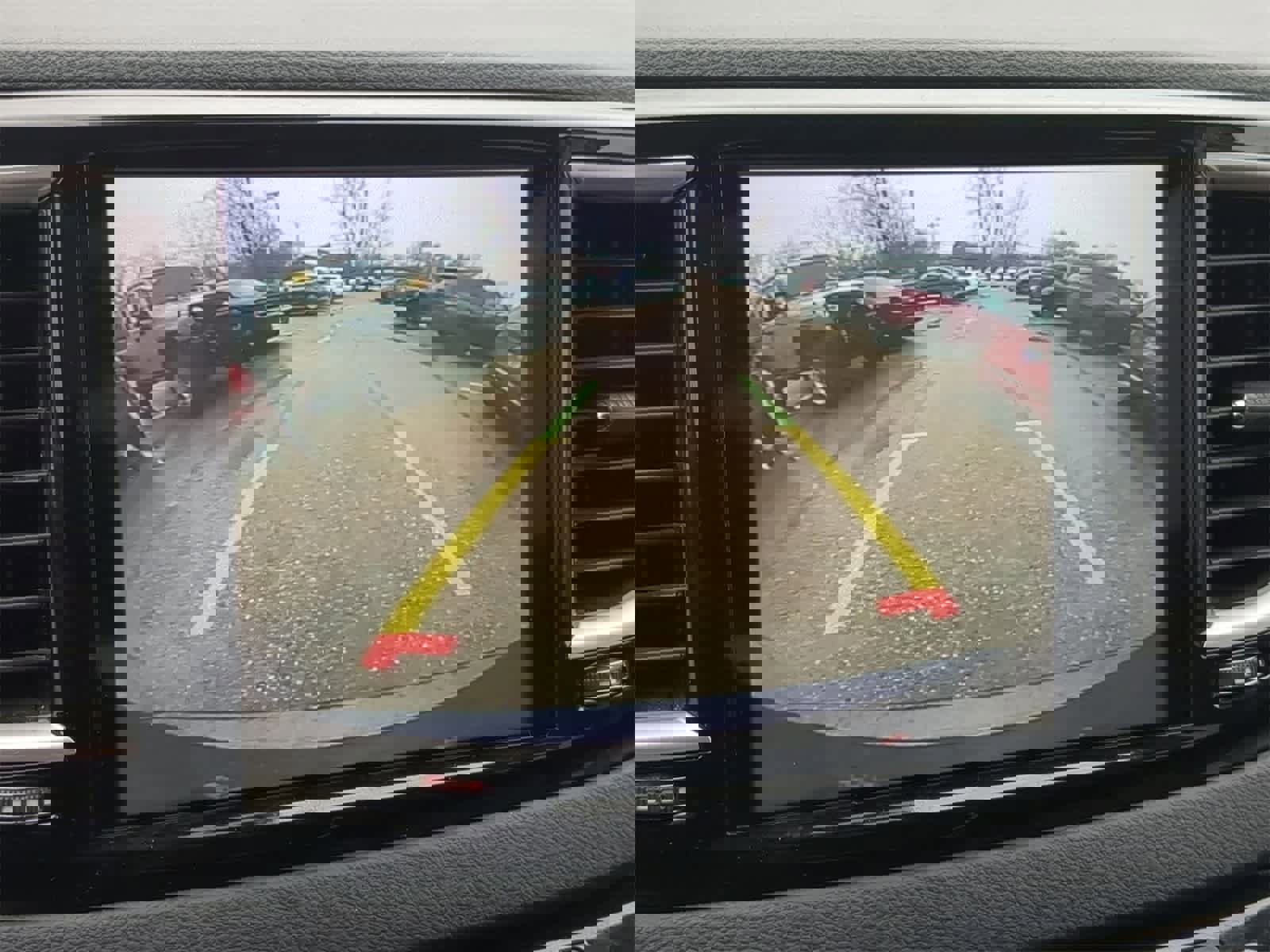 Certified 2023 Chrysler Pacifica Touring-L image 28