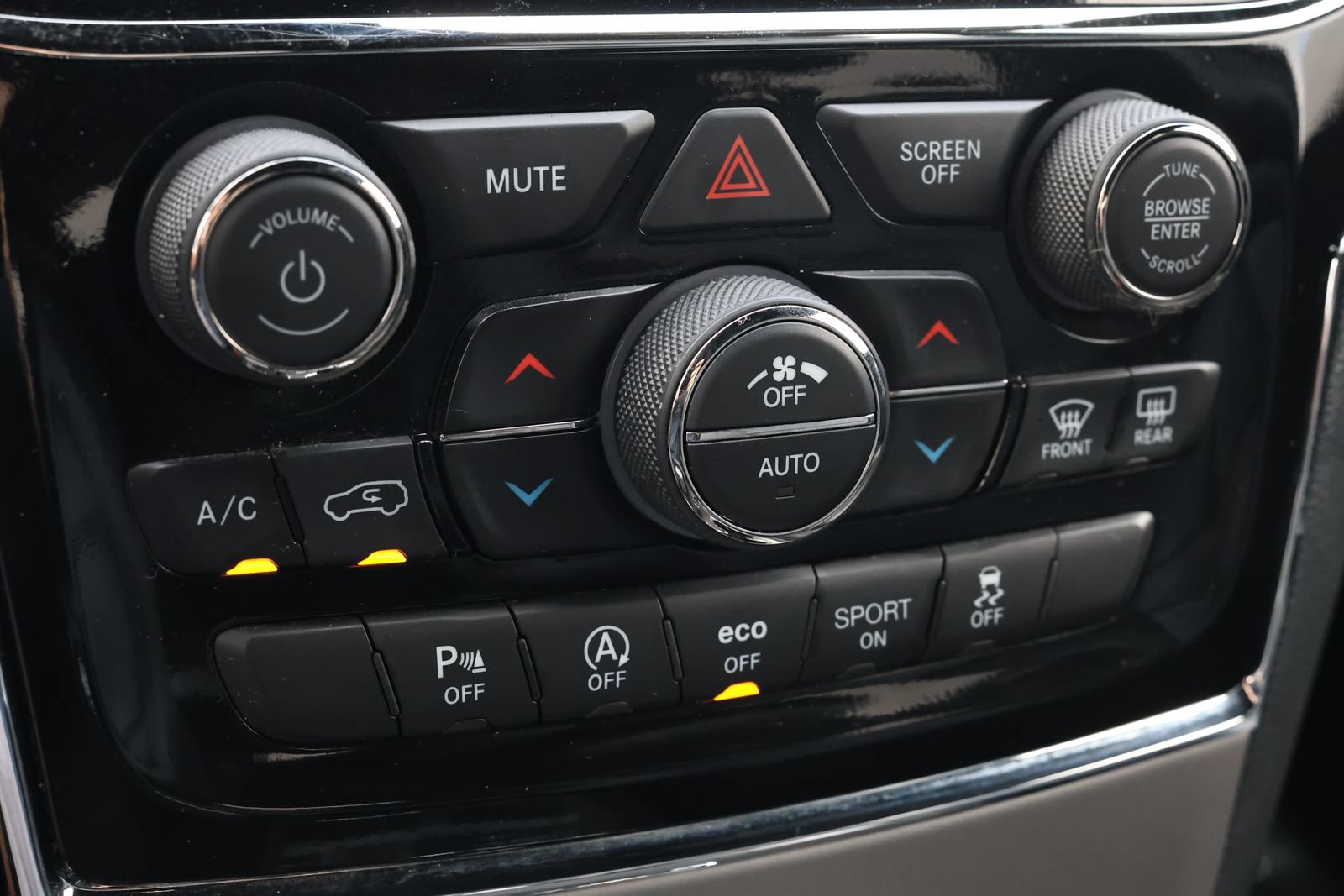 Used 2022 Jeep Grand Cherokee Limited AWD/4WD image 23