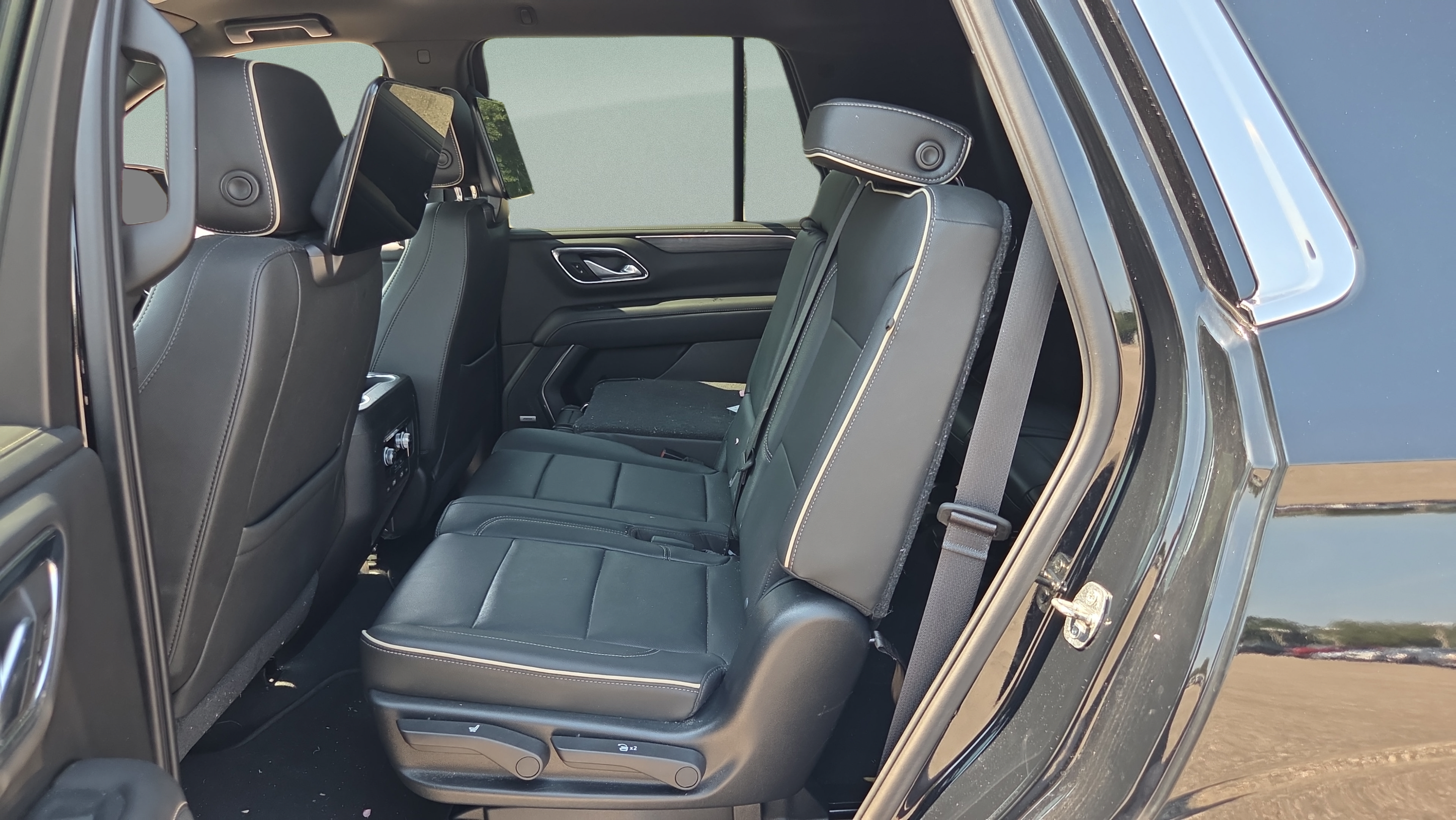 Used 2021 GMC Yukon SLT w/ Rear Media and Nav Package AWD/4WD image 10