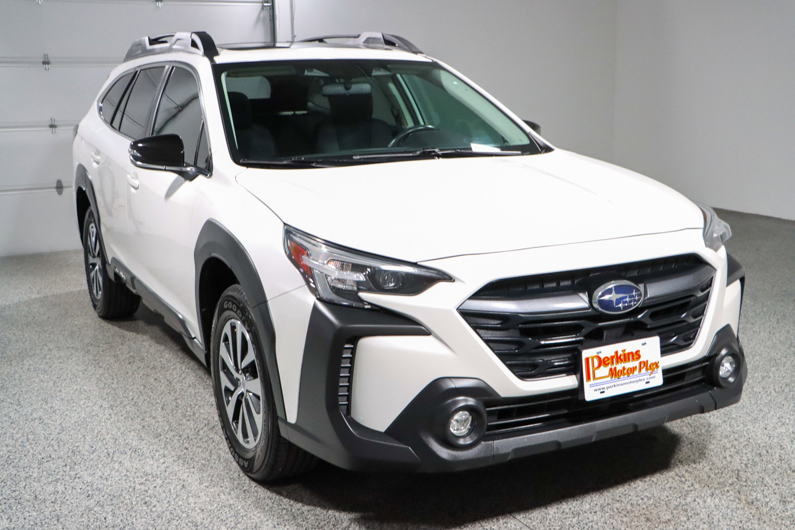 Used 2023 Subaru Outback Premium image 5