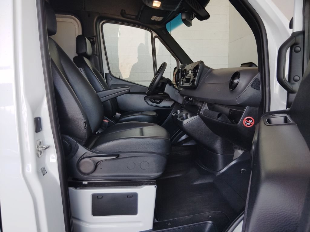 Used 2025 Mercedes-Benz Sprinter 2500 image 11