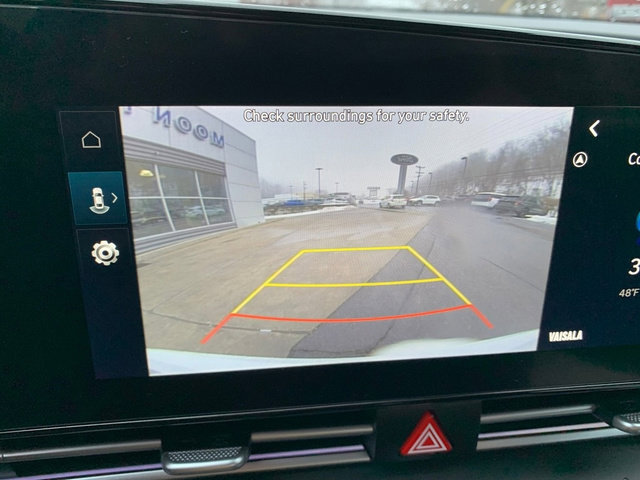 Used 2024 Hyundai Elantra Blue image 35