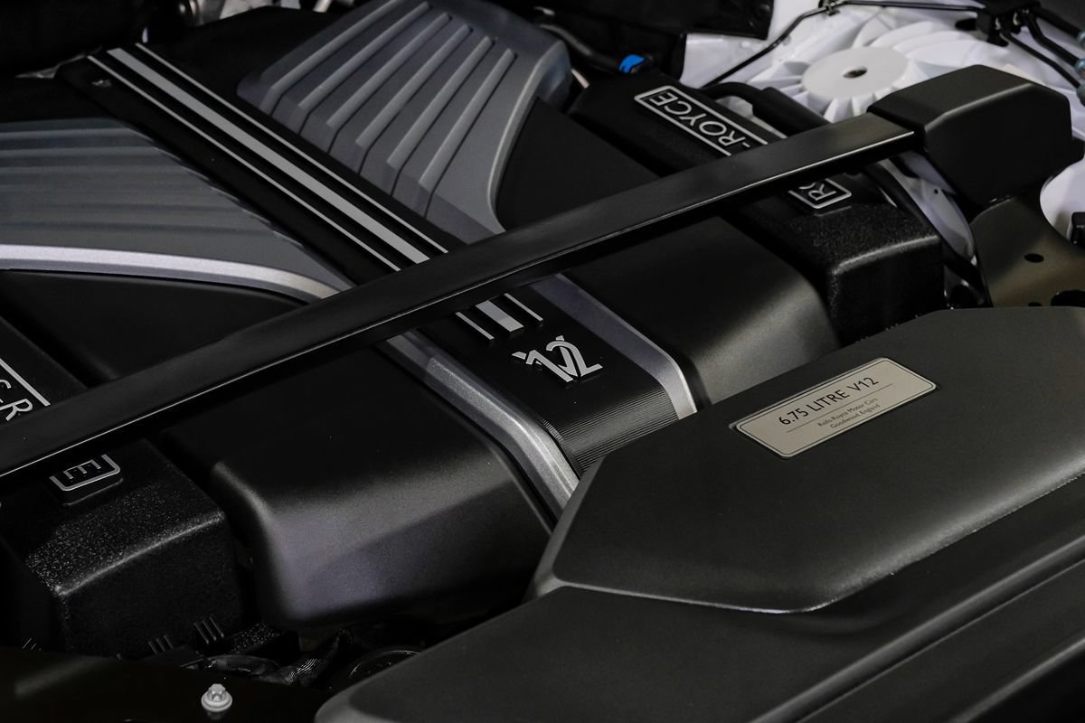 Used 2022 Rolls-Royce Cullinan Black Badge w/ Dark Exterior Package AWD/4WD image 65