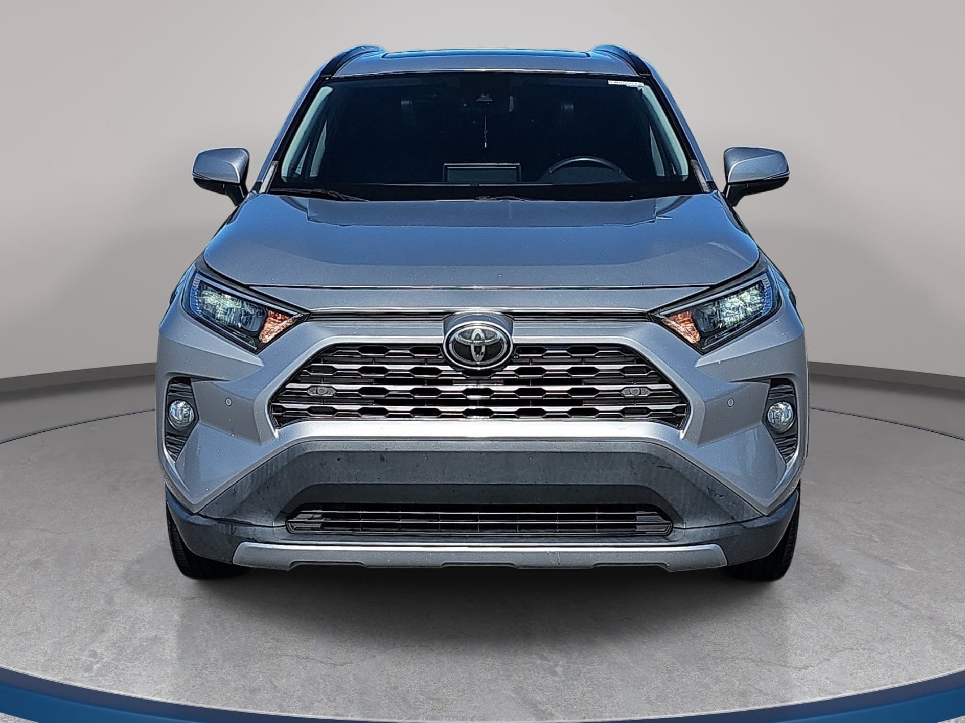 Used 2019 Toyota RAV4 Limited FWD image 2
