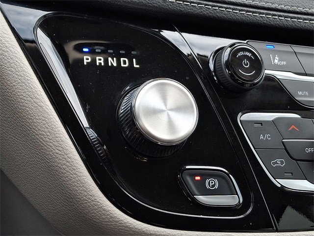 Used 2024 Chrysler Pacifica Select image 21