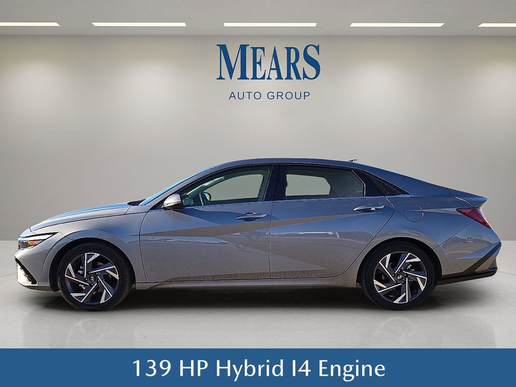 Used 2025 Hyundai Elantra Limited image 3