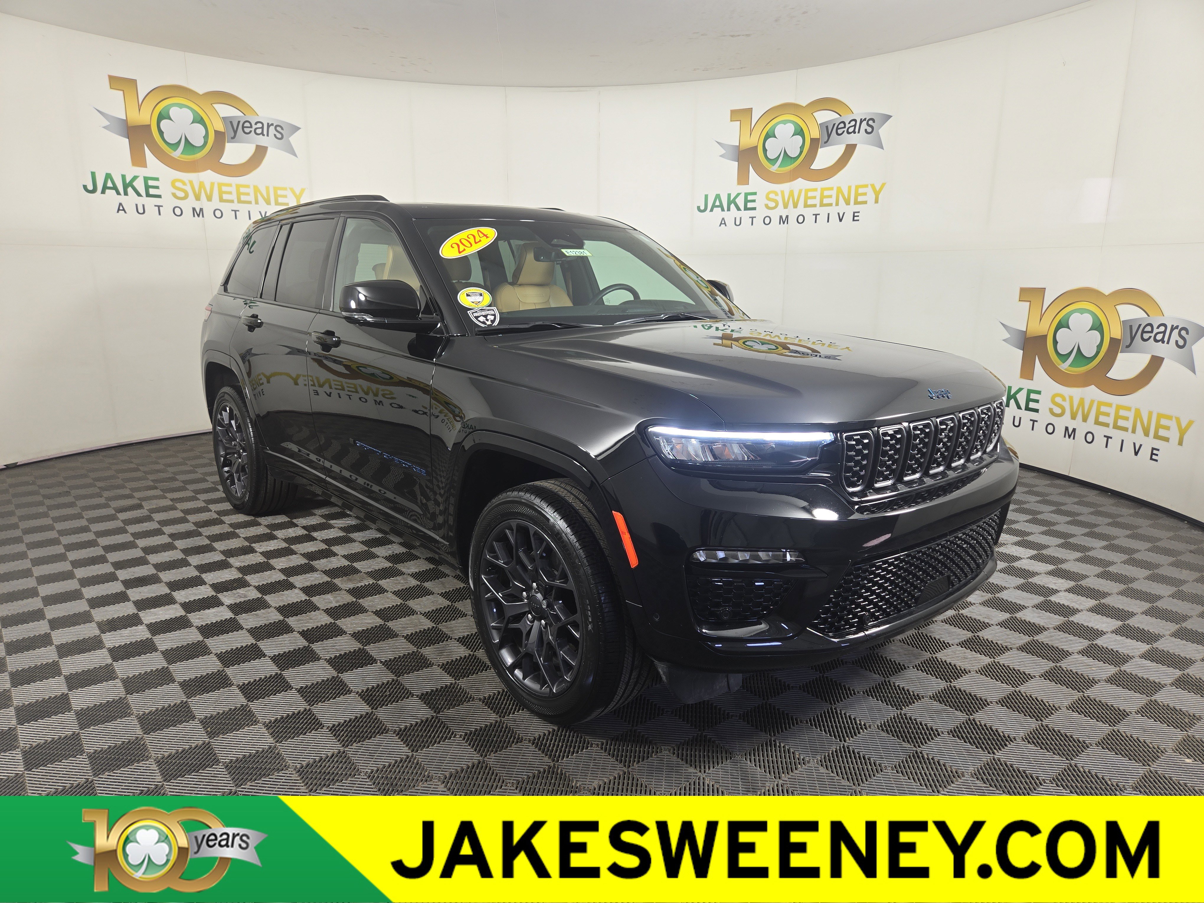 Used 2024 Jeep Grand Cherokee Summit AWD/4WD image 1