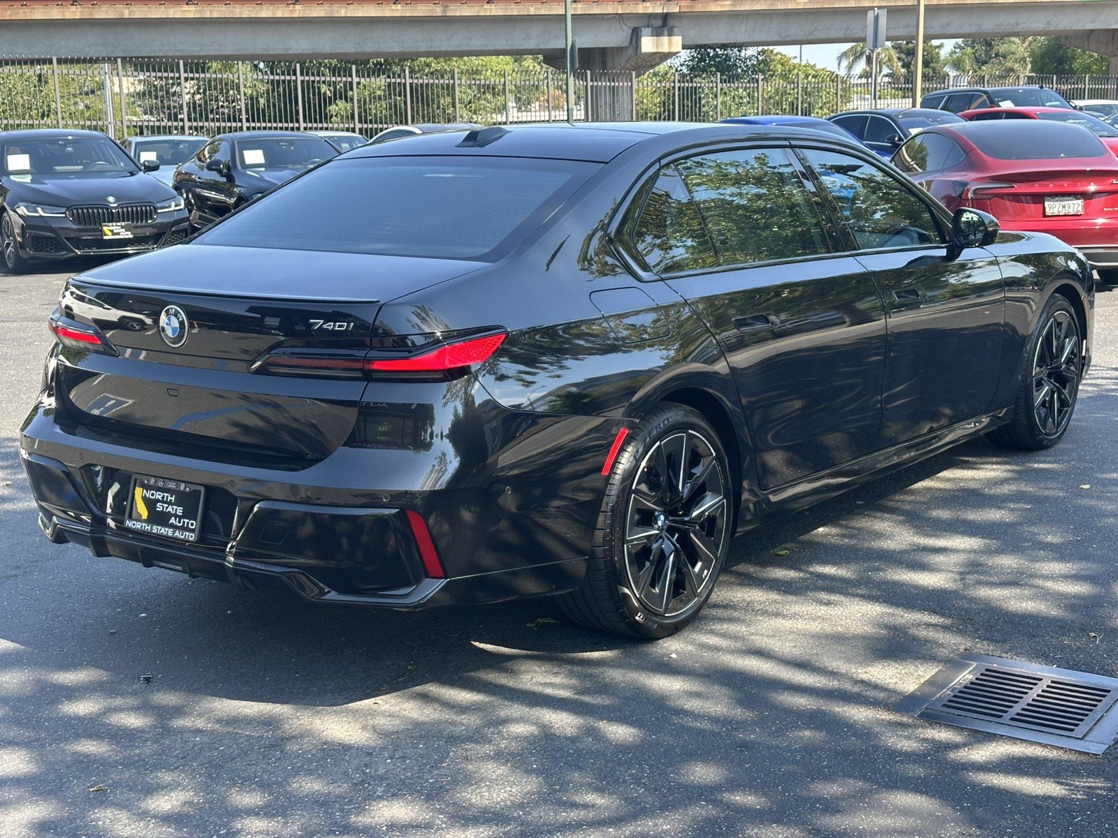 Used 2023 BMW 740i w/ Parking Assistance Package RWD image 8