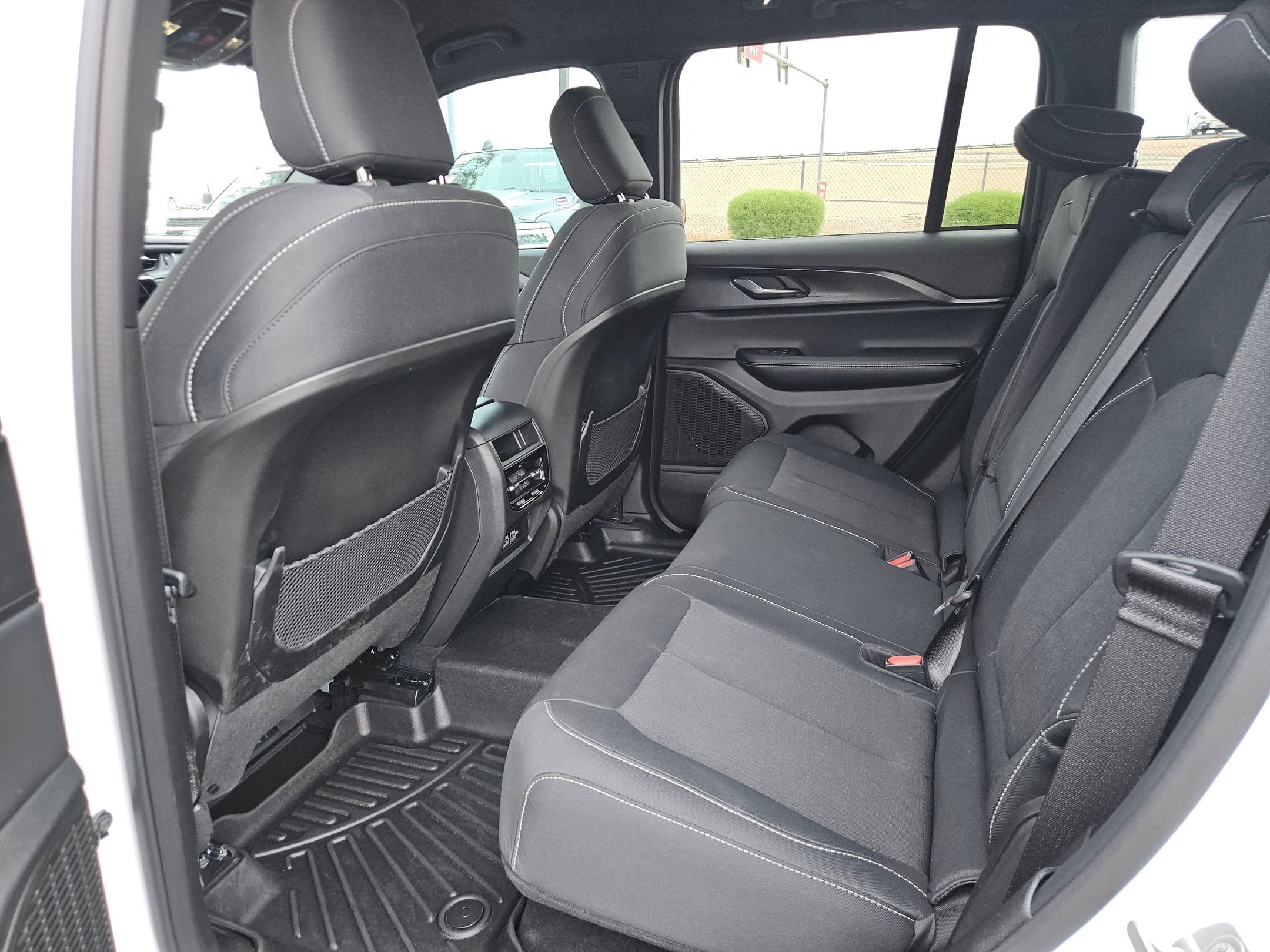 Used 2025 Jeep Grand Cherokee Laredo w/ Trailer Tow Package RWD image 21