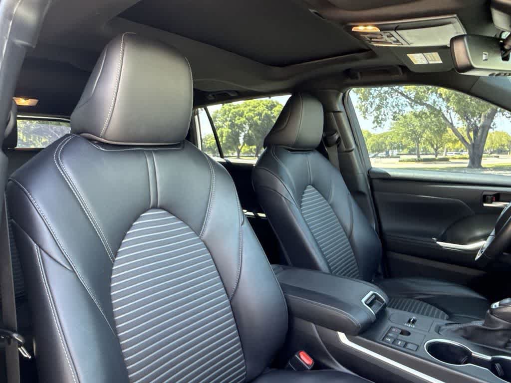 Used 2024 Toyota Highlander XSE FWD image 27