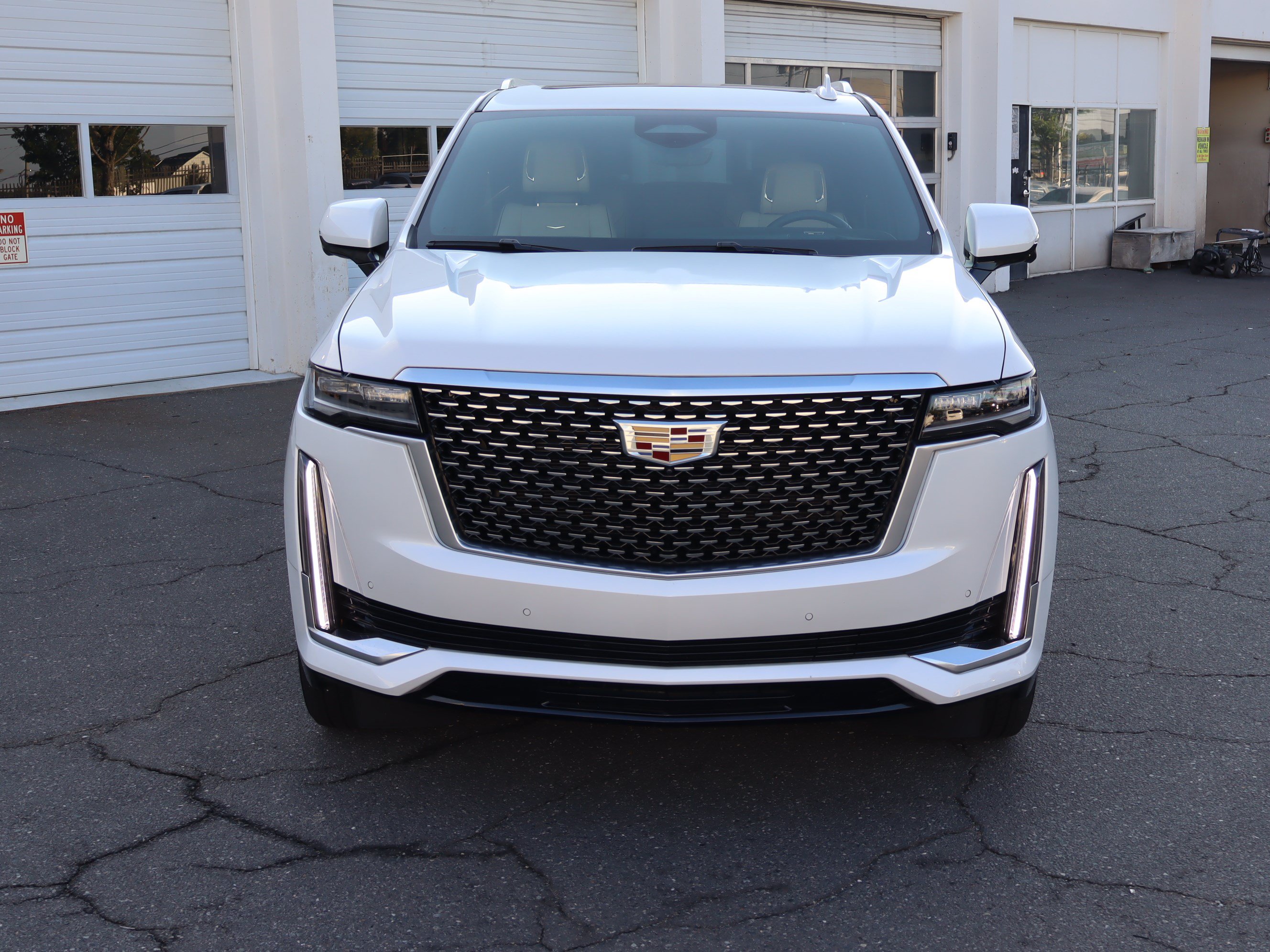 Used 2023 Cadillac Escalade Premium Luxury w/ Performance Package AWD/4WD image 3