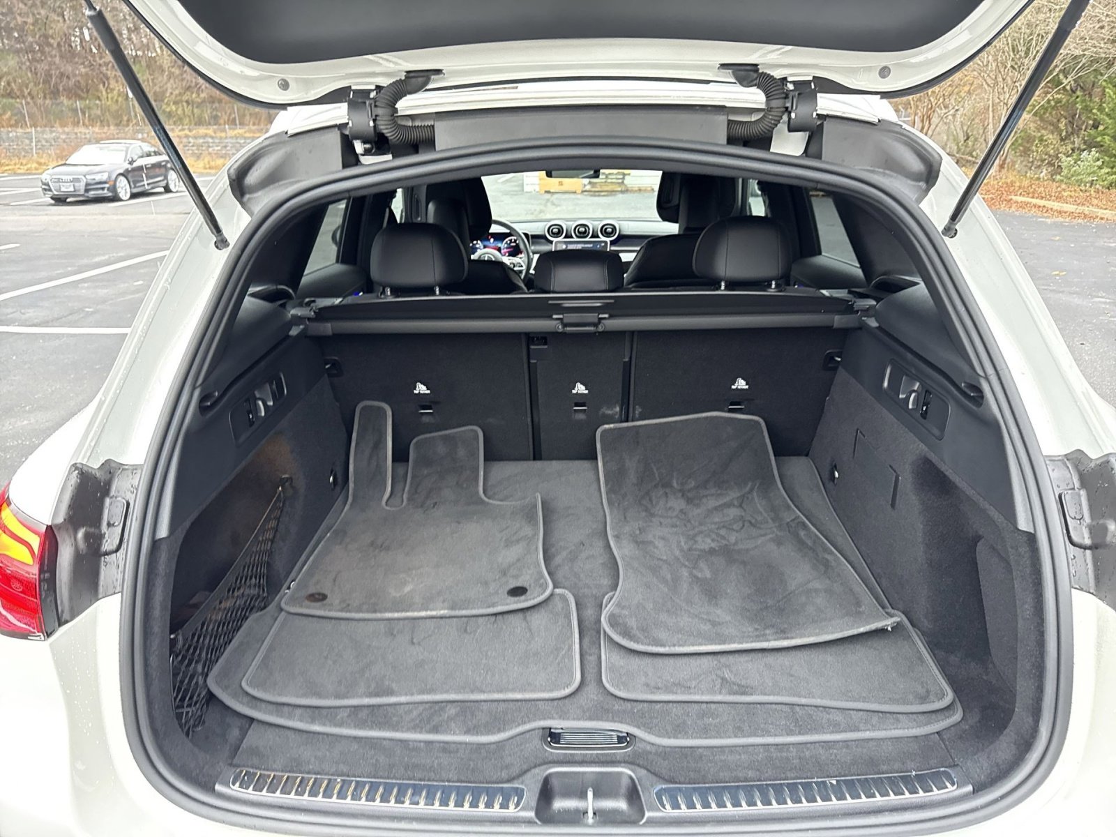 Used 2024 Mercedes-Benz GLC 300 4MATIC image 27