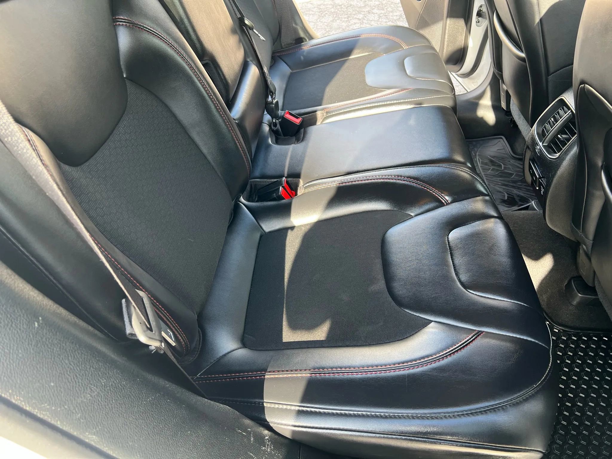 Used 2020 Jeep Cherokee Trailhawk w/ Cold Weather Group image 19