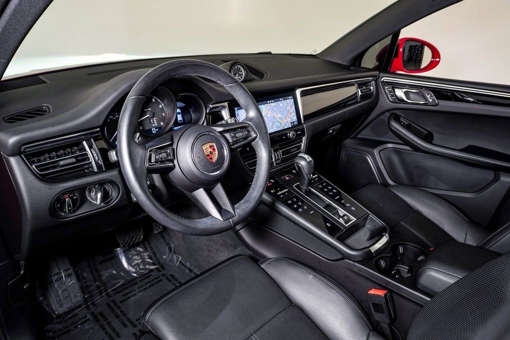 Certified 2024 Porsche Macan w/ Premium Plus Package image 5