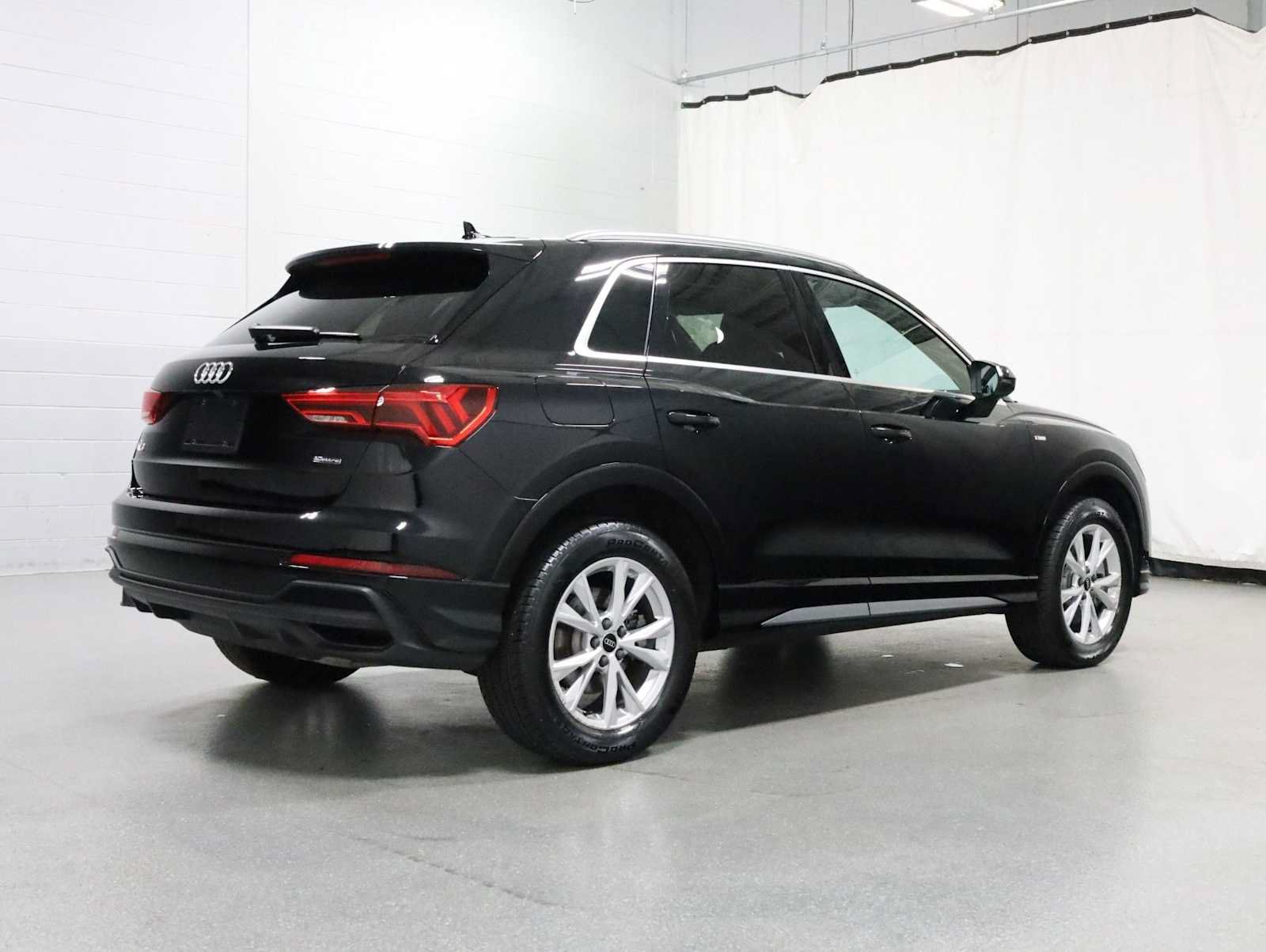 Certified 2025 Audi Q3 2.0T Premium w/ Convenience Package AWD/4WD image 9