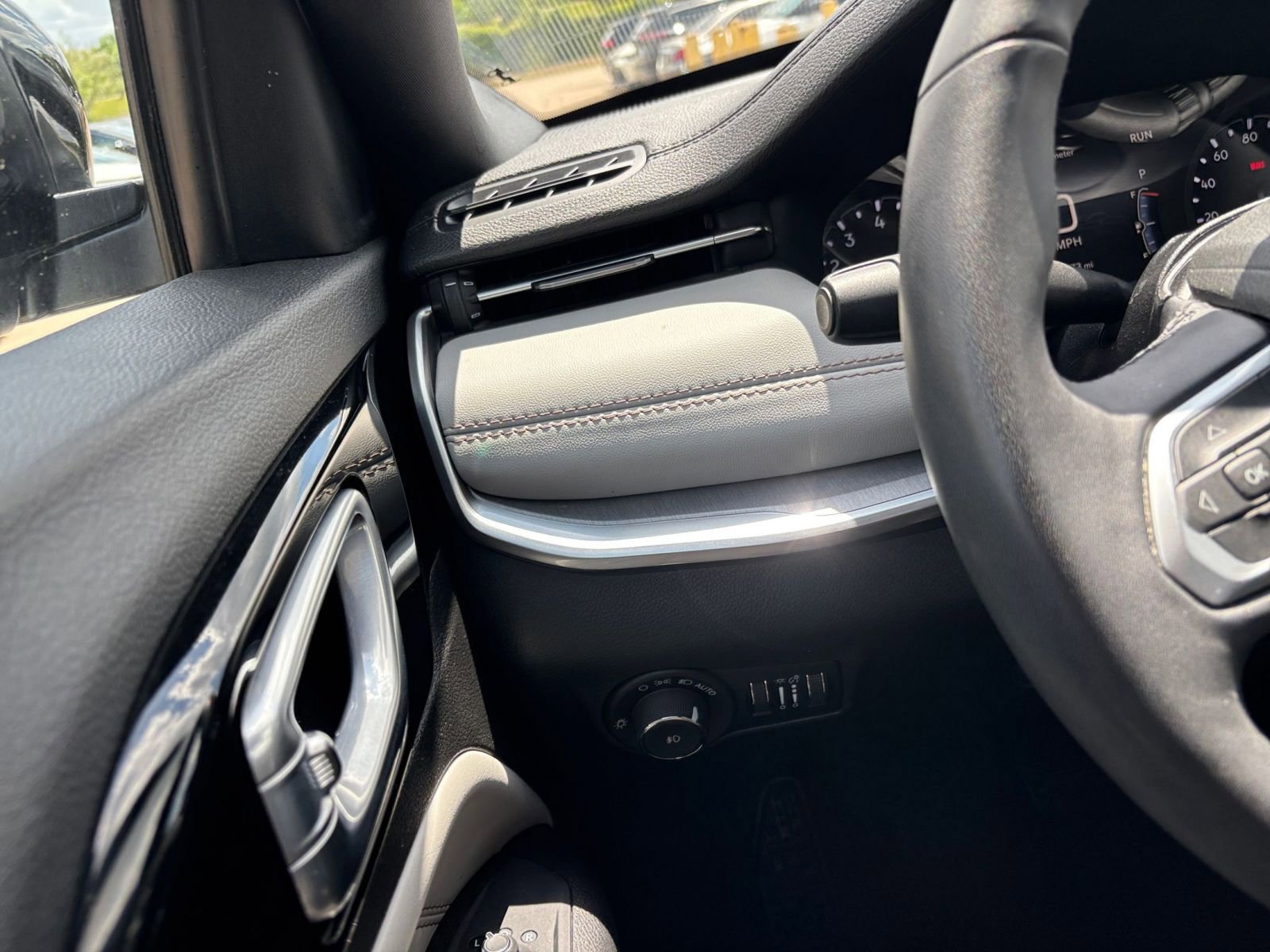 Used 2025 Jeep Compass Limited image 35