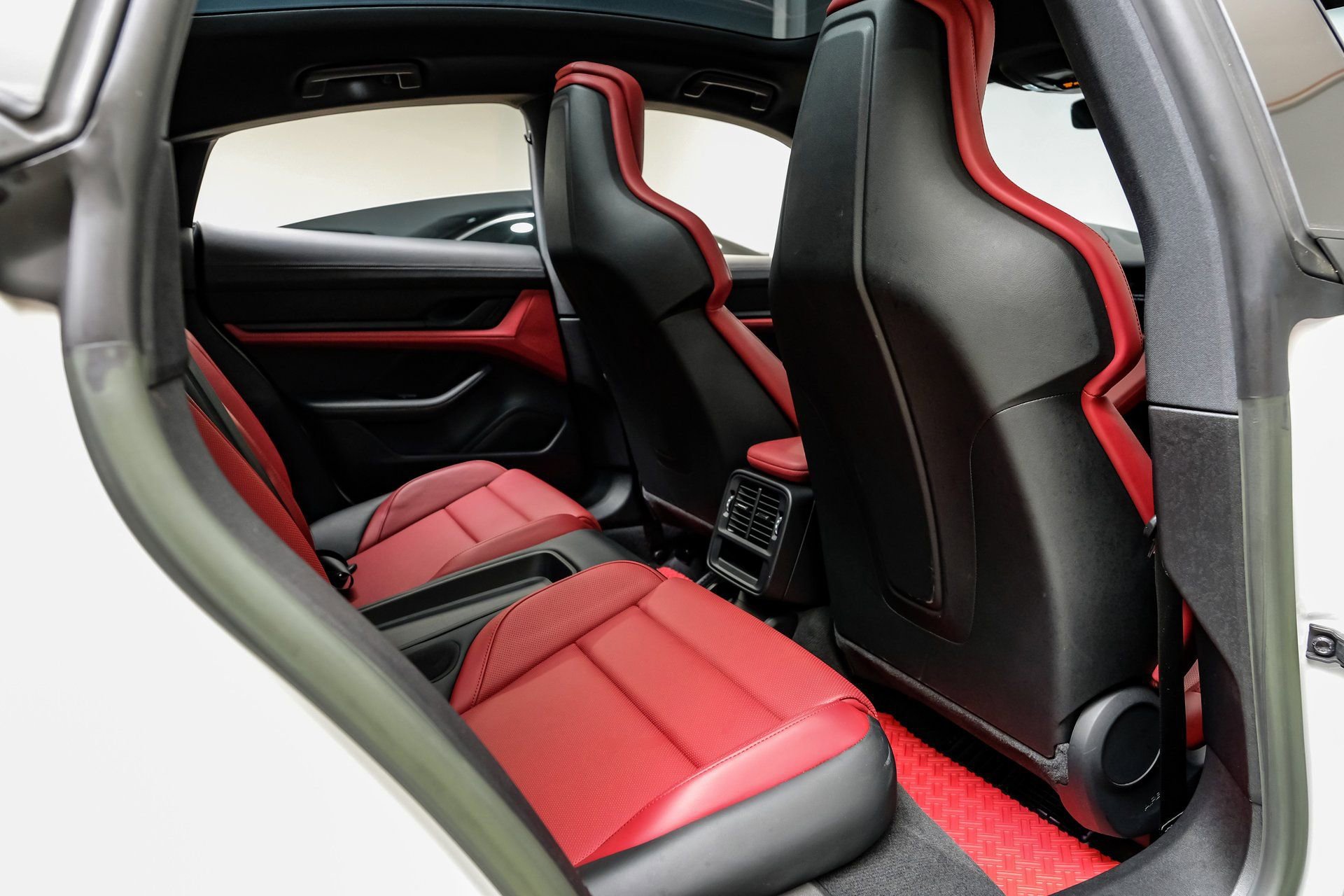 Used 2023 Porsche Taycan image 37