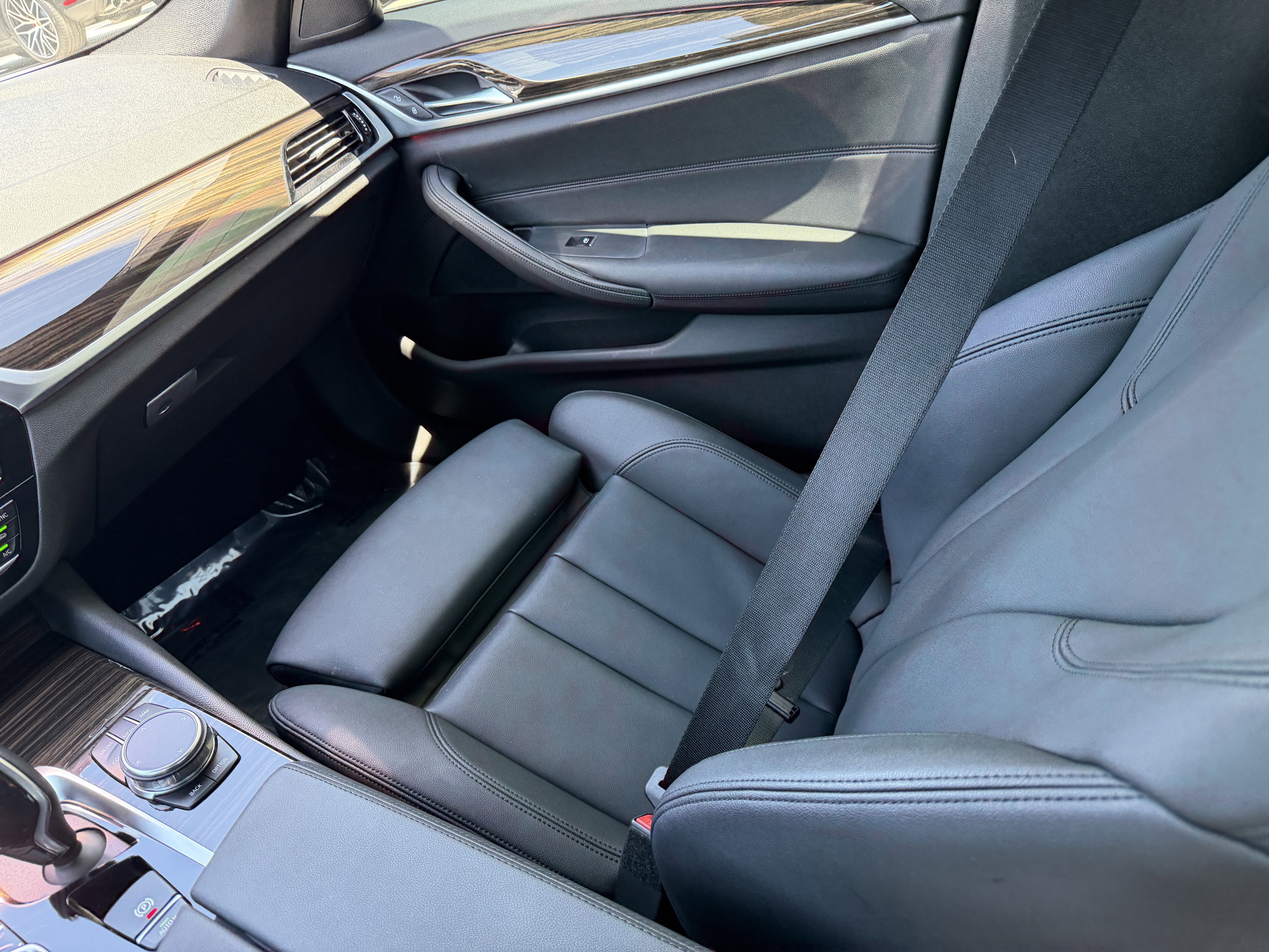 Used 2019 BMW 530i w/ Convenience Package RWD image 19