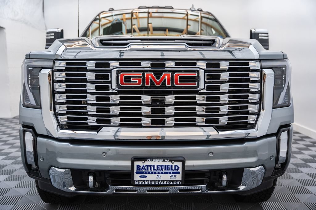 Used 2025 GMC Sierra 3500 Denali w/ Denali Reserve Package AWD/4WD image 2