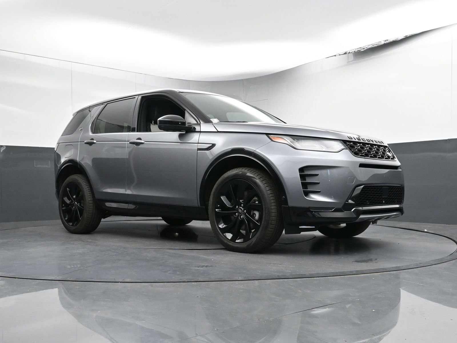 New 2024 Land Rover Discovery Sport Dynamic SE image 27