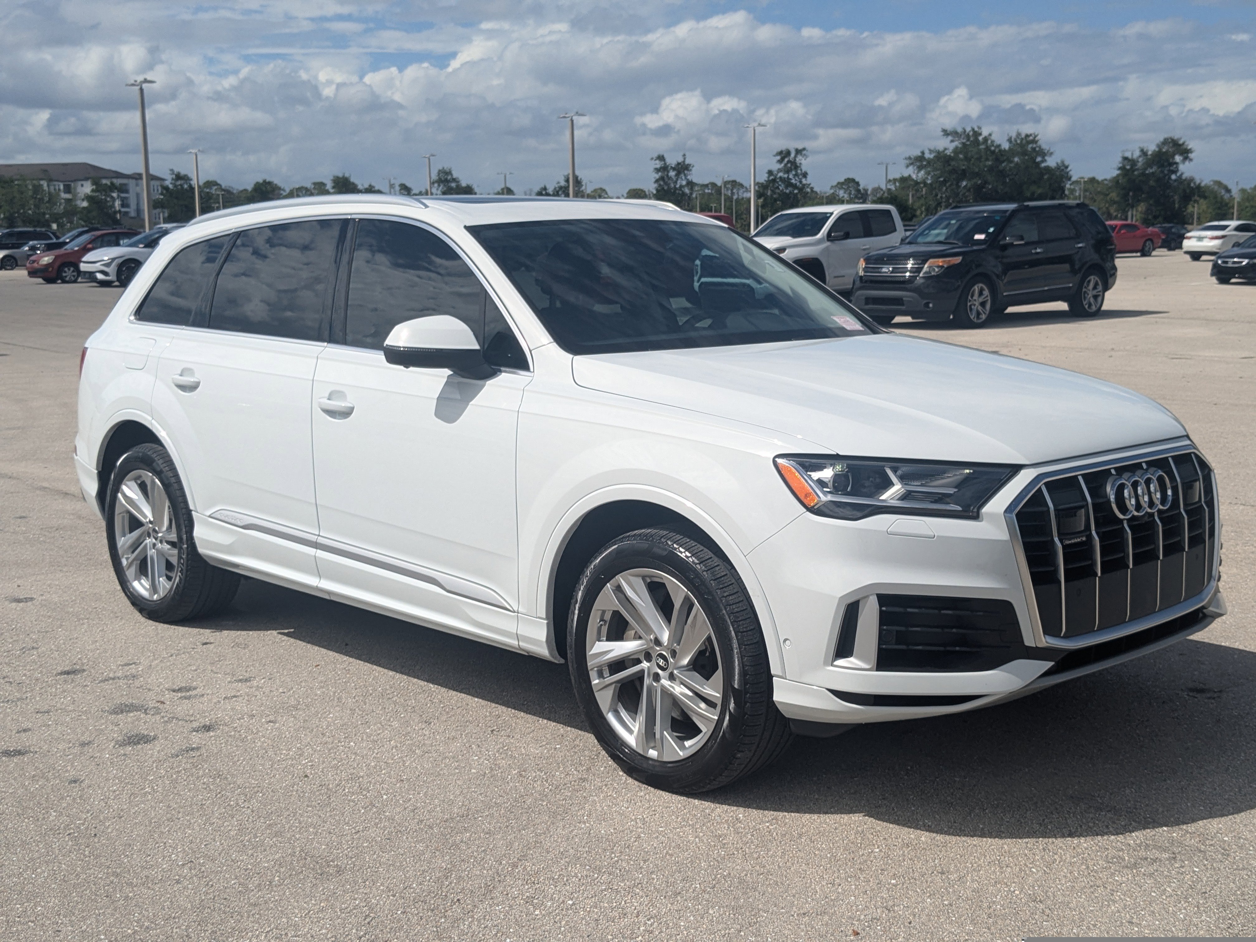 Used 2022 Audi Q7 Premium Plus image 2