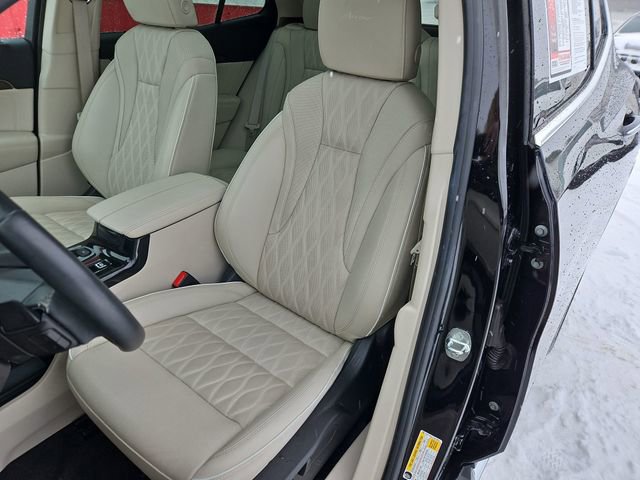 Used 2023 Buick Envision Avenir image 35
