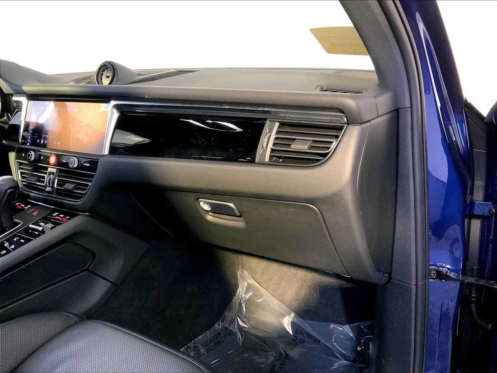 Certified 2025 Porsche Macan image 22