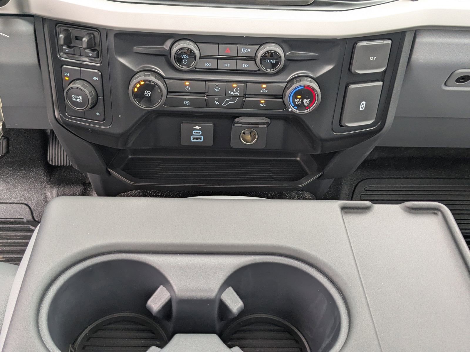 New 2025 Ford F550 4x4 Regular Cab Super Duty image 20