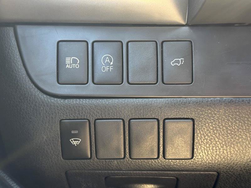 Used 2019 Toyota Highlander XLE FWD image 11