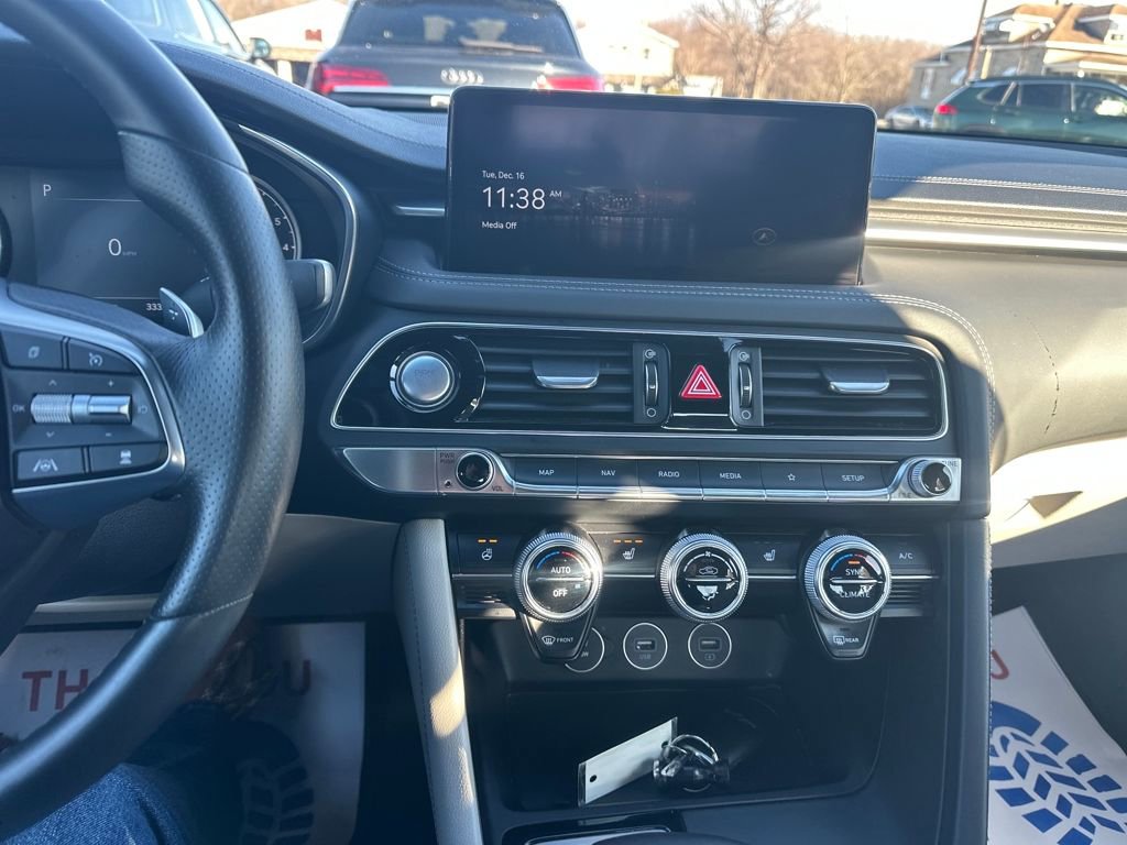 Used 2023 Genesis G70 2.0T image 22