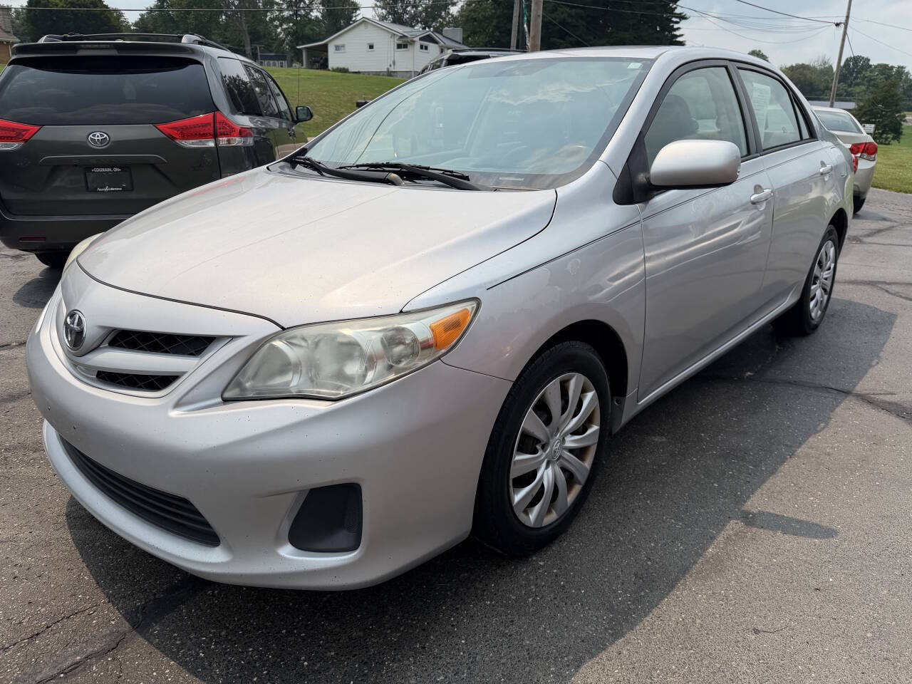 Used 2012 Toyota Corolla LE FWD image 2