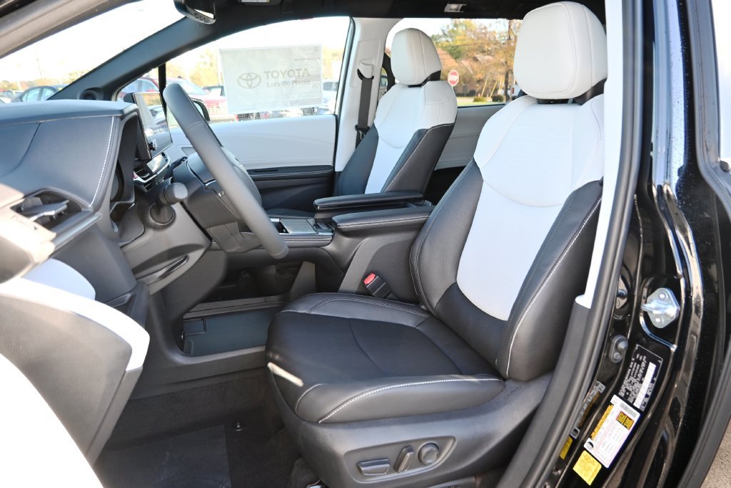 New 2026 Toyota Sienna XSE AWD/4WD image 12