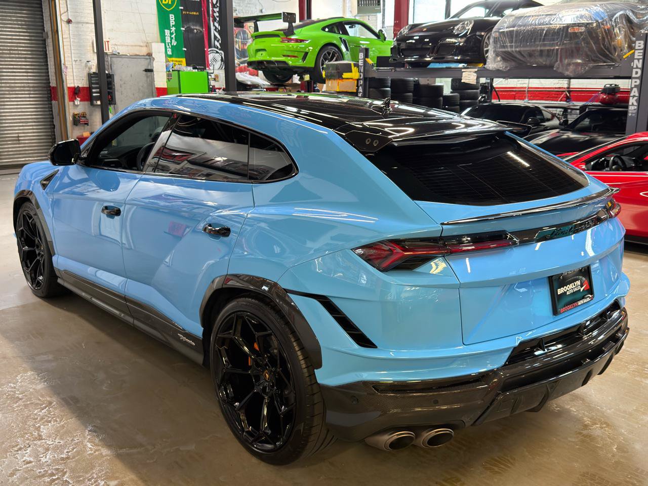 Used 2024 Lamborghini Urus Performante AWD/4WD image 11