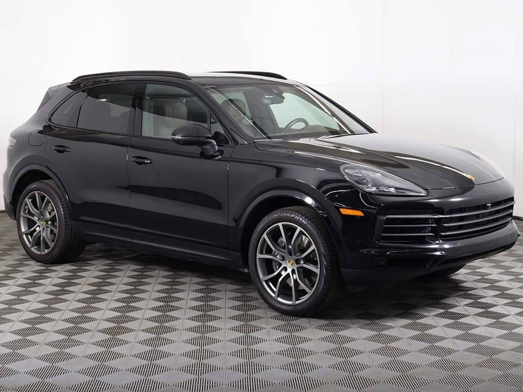 Used 2023 Porsche Cayenne Platinum Edition image 2