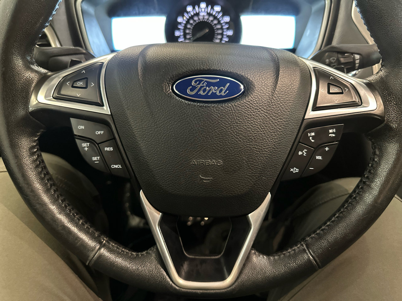 Used 2017 Ford Fusion SE w/ Fusion SE Technology Package image 18