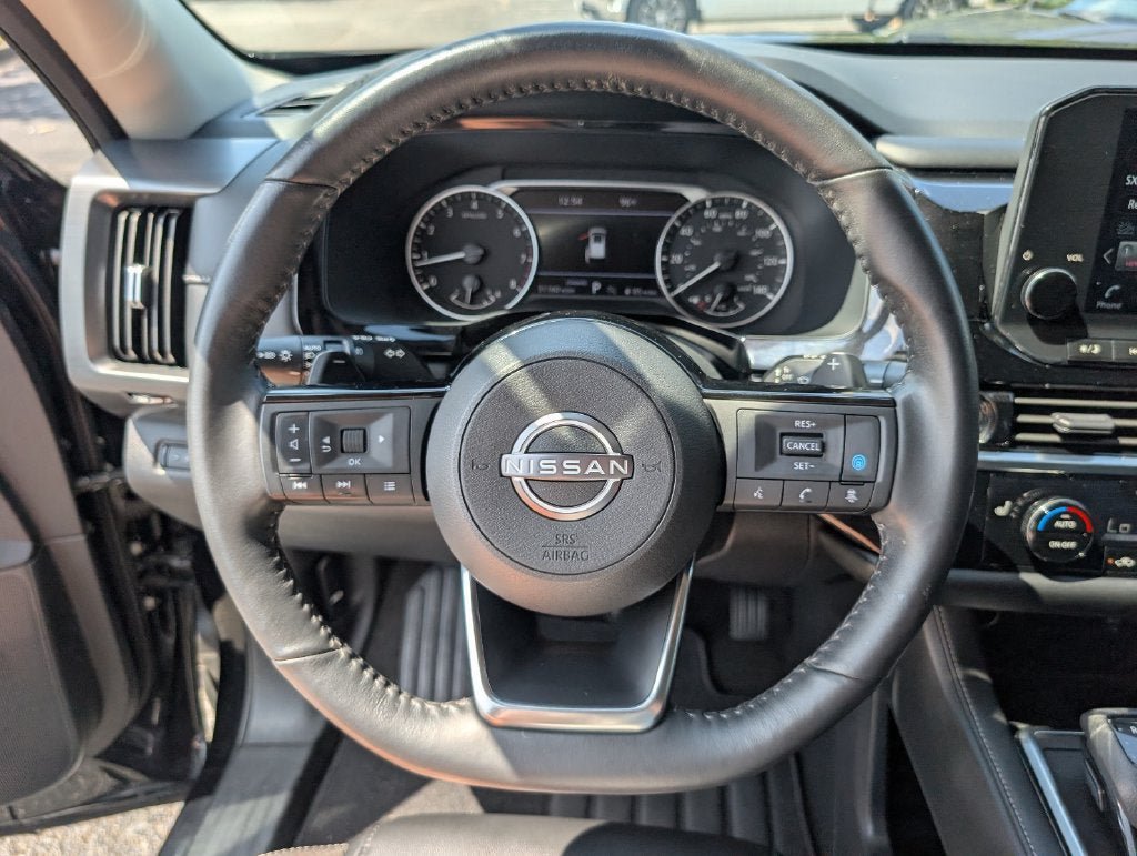 Used 2023 Nissan Pathfinder SL w/ Lighting Package (N92) FWD image 27