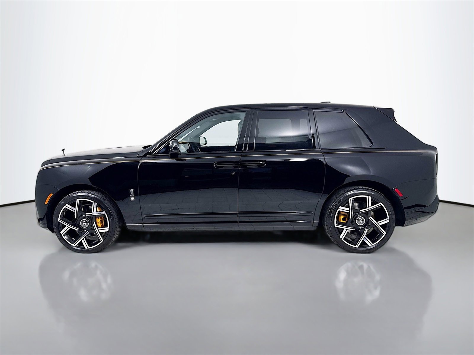 Used 2025 Rolls-Royce Cullinan Black Badge image 5