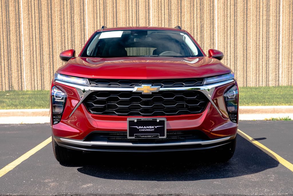 Certified 2025 Chevrolet Trax LT w/ Driver Confidence Package FWD image 3