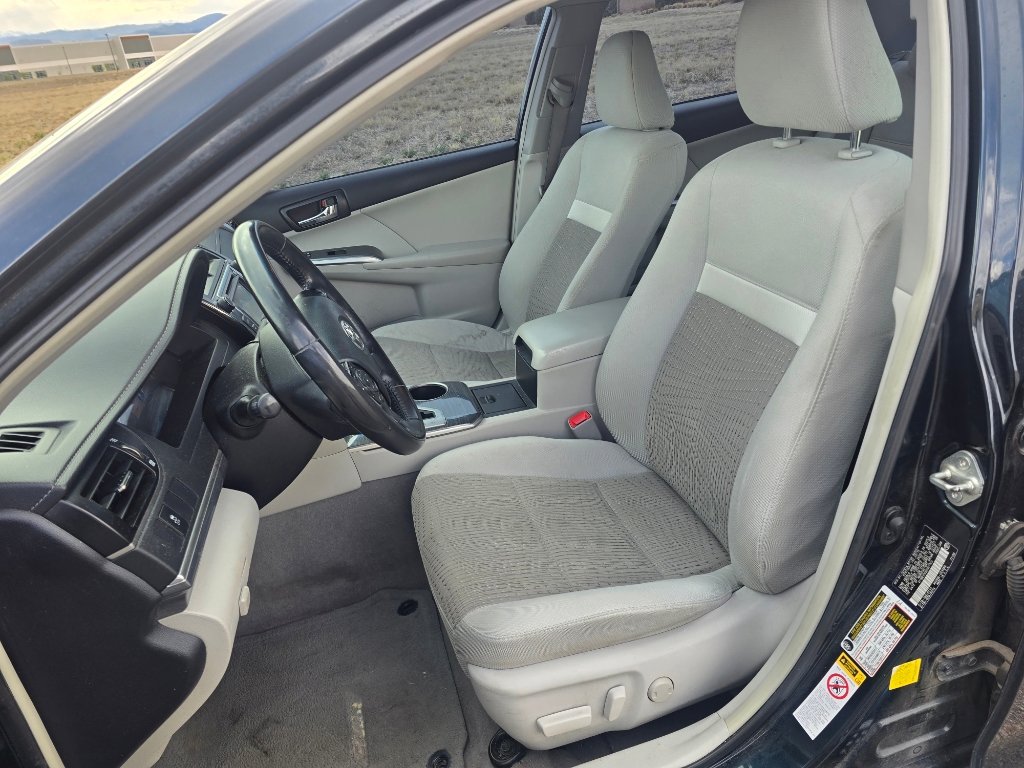 Used 2013 Toyota Camry XLE w/ Convenience Pkg image 13