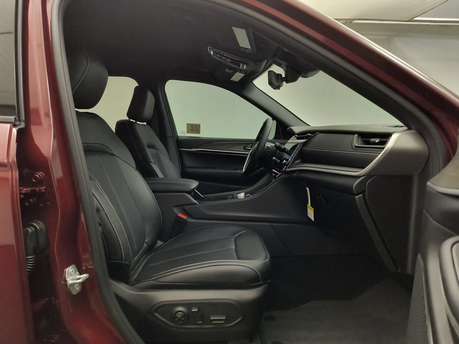 New 2026 Jeep Grand Cherokee Limited w/ Luxury Tech Group II AWD/4WD image 31